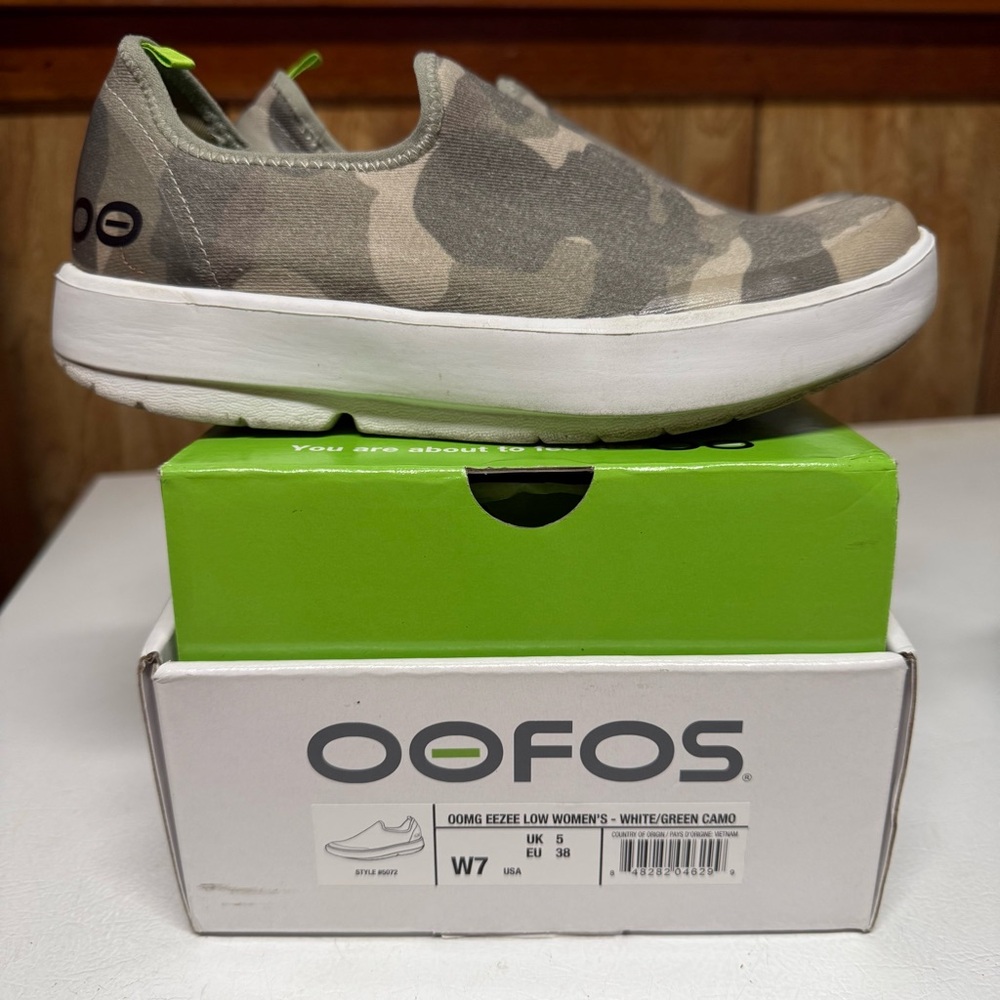 OOFOS Women's White and Green Camo Slip-On Shoes